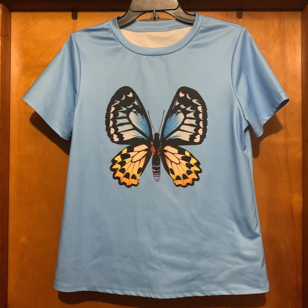 *5/$5* NWOT No Label Size S Baby Blue Butterfly Shirt